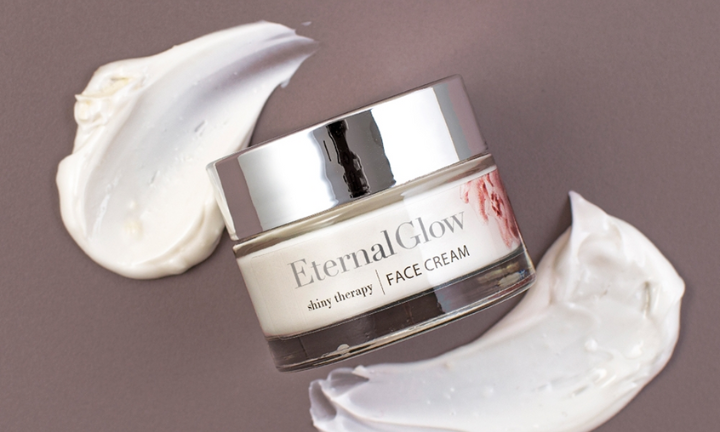 Clean girl look - ujędrniający krem do twarzy Eternal Glow