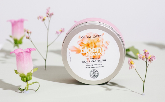 Jak uniknąć wrastających włosków po depilacji okolic bikini? Peeling cukrowy Bloom Essence