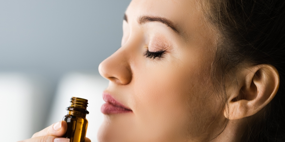 Olejki perfumowane do ciała zamiast perfum &ndash; czy to ma sens?